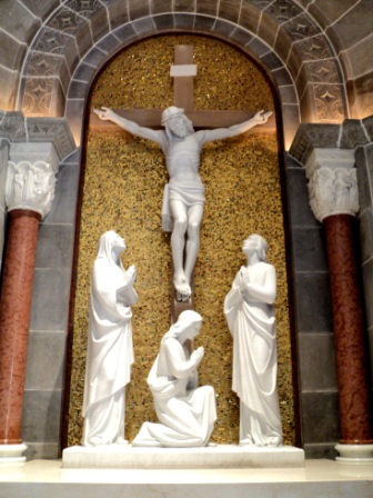 crucifix at ste anne de beaupray